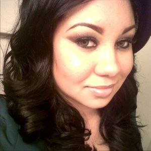 Meet your Posher, Kendra